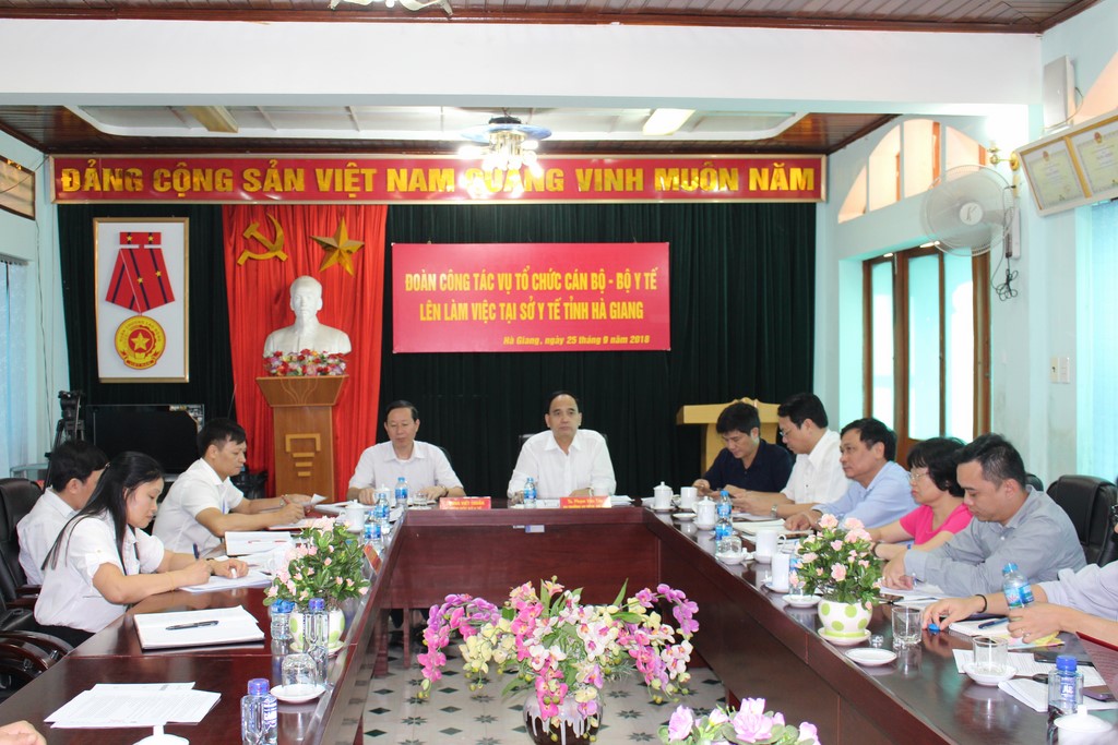 Đoàn công tác Vụ Tổ chức cán bộ làm việc với Ngành Y tế các tỉnh Hà Giang, Tuyên Quang
