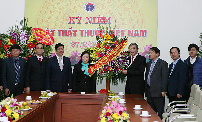 Các đồng chí lãnh đạo Đảng, Nhà nước chúc mừng Ngày Thầy thuốc Việt Nam