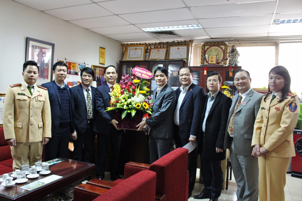Lãnh đạo Cục cảnh sát Giao thông, Vụ Tổ chức biên chế, các cơ quan báo chí đến Chúc mừng Vụ Tổ chức cán bộ nhân ngày thầy thuốc Việt Nam