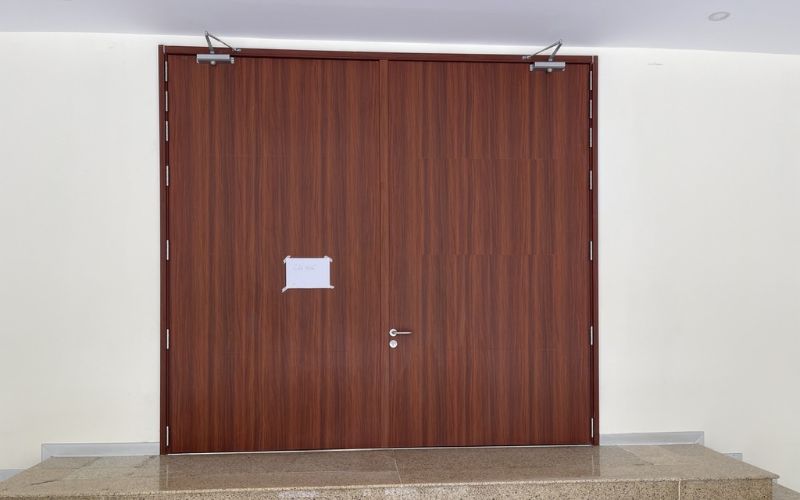 Tiêu Chí Vàng Số 1: Kiểm Tra Chứng Nhận và Tiêu Chuẩn Chống Cháy