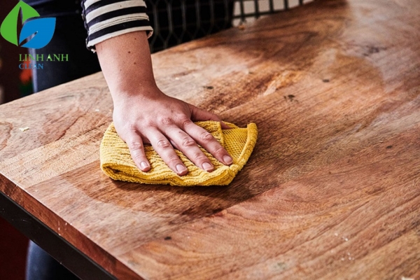 Cách bảo dưỡng bề mặt gỗ định kỳ