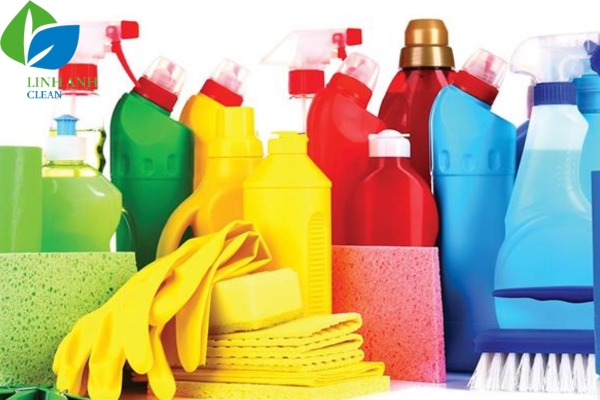 Sai lầm khi dùng hóa chất tẩy rửa mạnh